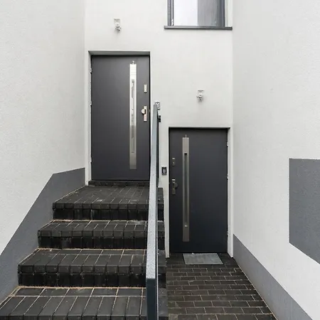Krosnienska With Balcony By Renters Lägenhet